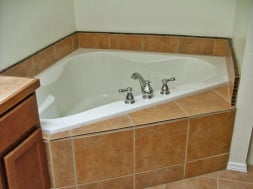 large bath with jets